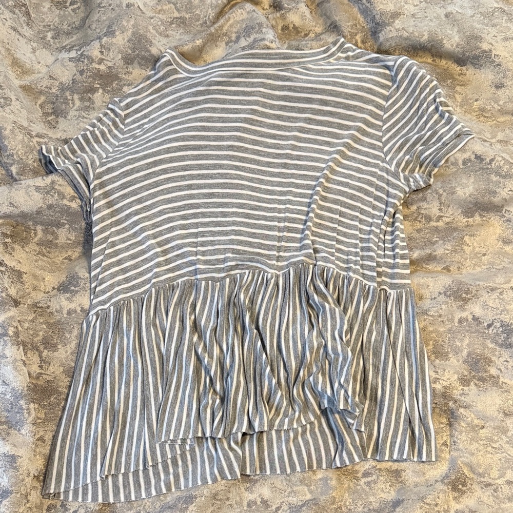 Charlotte Russe Gray Striped Short Sleeve Top